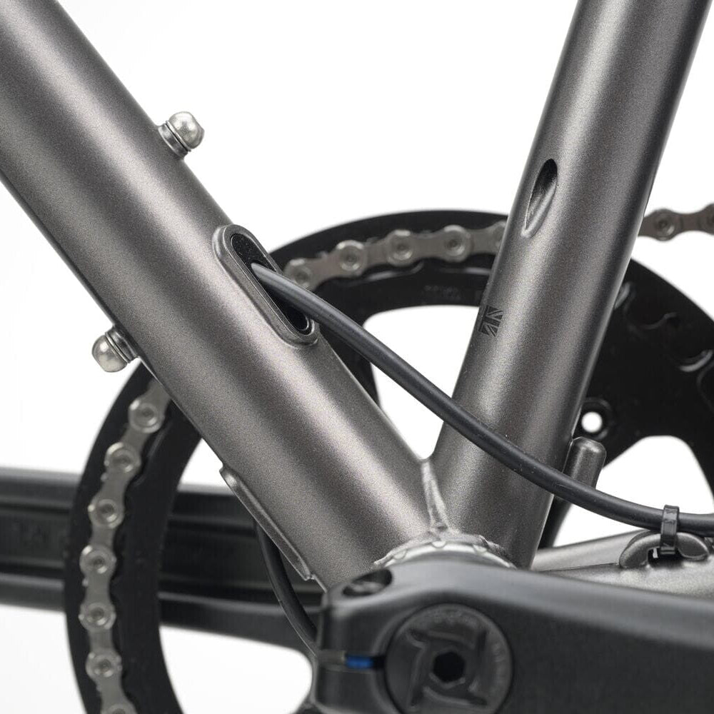 Genesis - Croix de Fer 20 - Flatbar - 2026 - Greymiriquai (Silver)