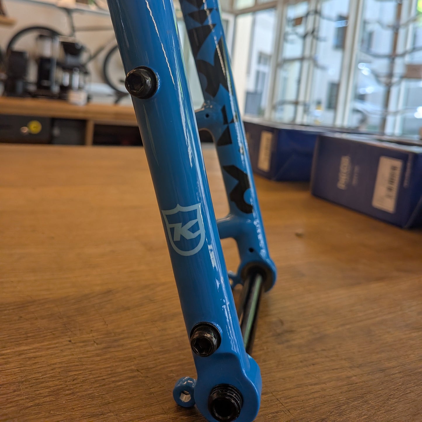 Kona - Rove DL - 56 - Gloss Azure Blue