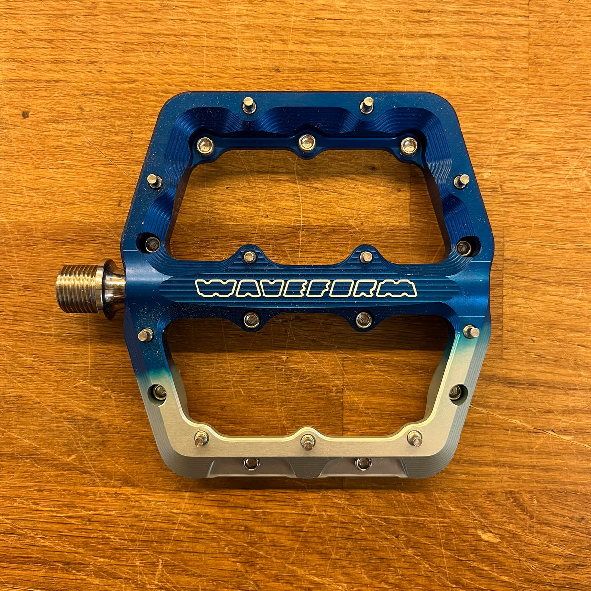 Wolf Tooth - Waveform Plattform Pedals - Limited Edition